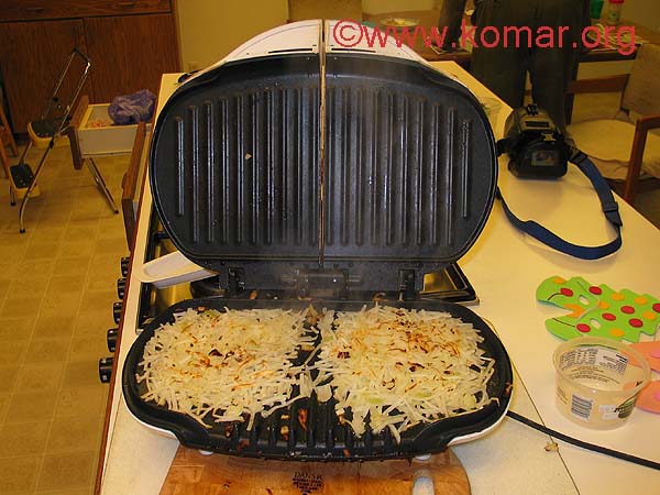 http://www.komar.org/bbq/bbq_grill_recipes/moms_hash_browns/hash_browns_cooking.jpg