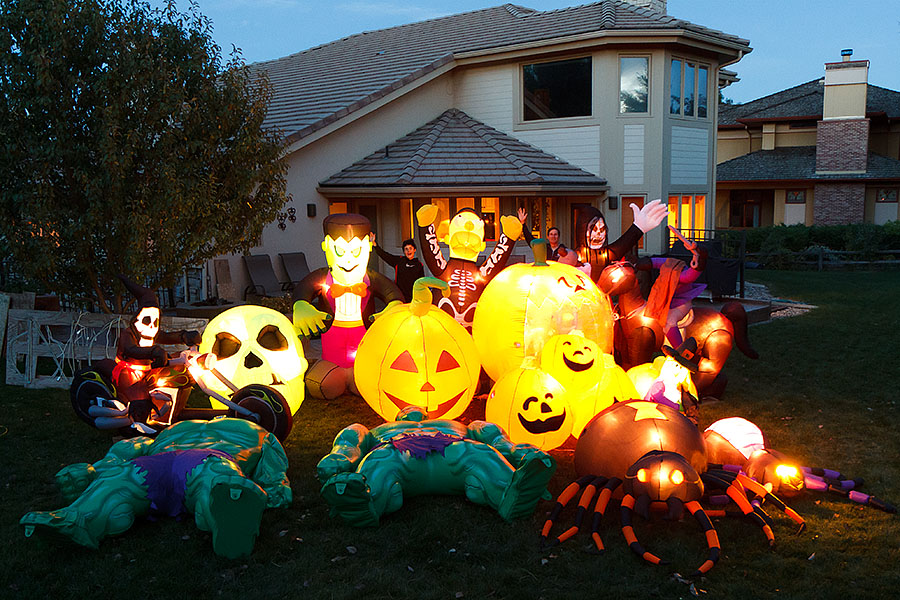 halloween inflatable setup