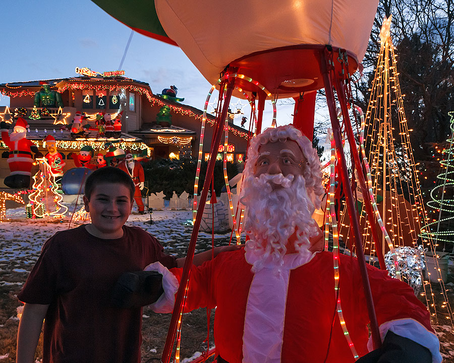 santa balloon car driveby