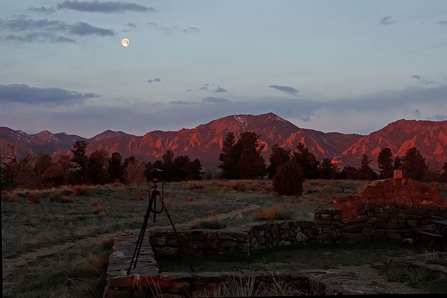 colorado rockies moonset april/2010 a