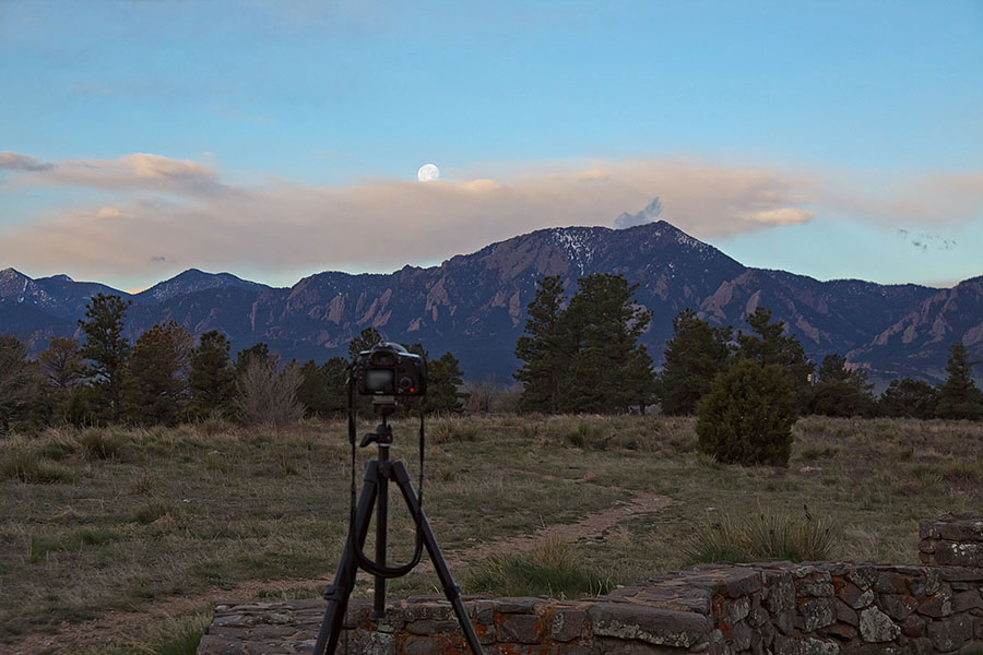 colorado rockies moonset april/2010 d