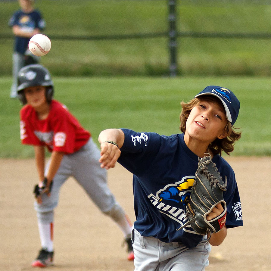 thunders anthony pitch closeup 