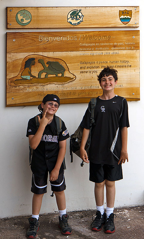 galapagos islands welcome sign