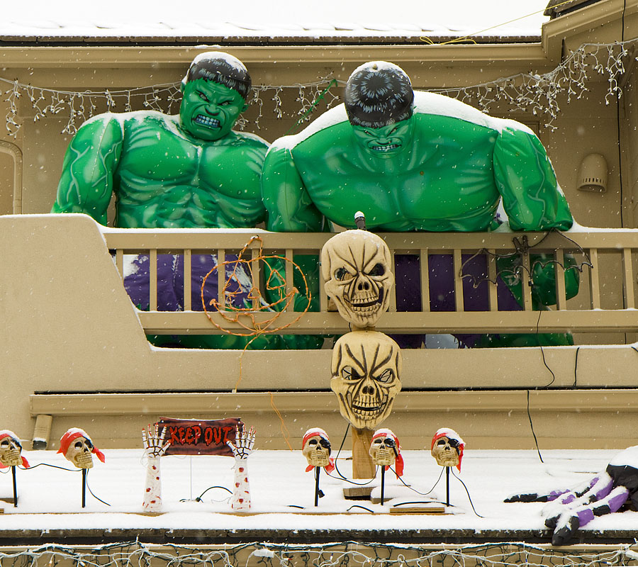 halloween hulk snow