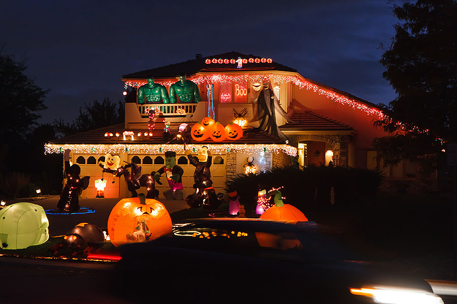 halloween house wide-angle