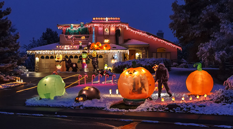 halloween front house snow