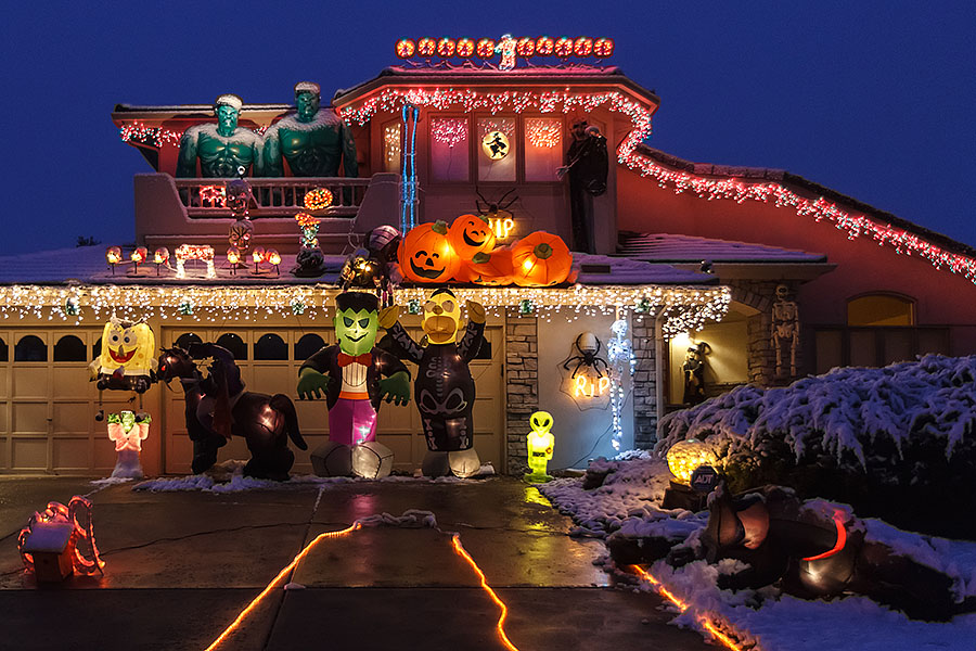 halloween house snow close