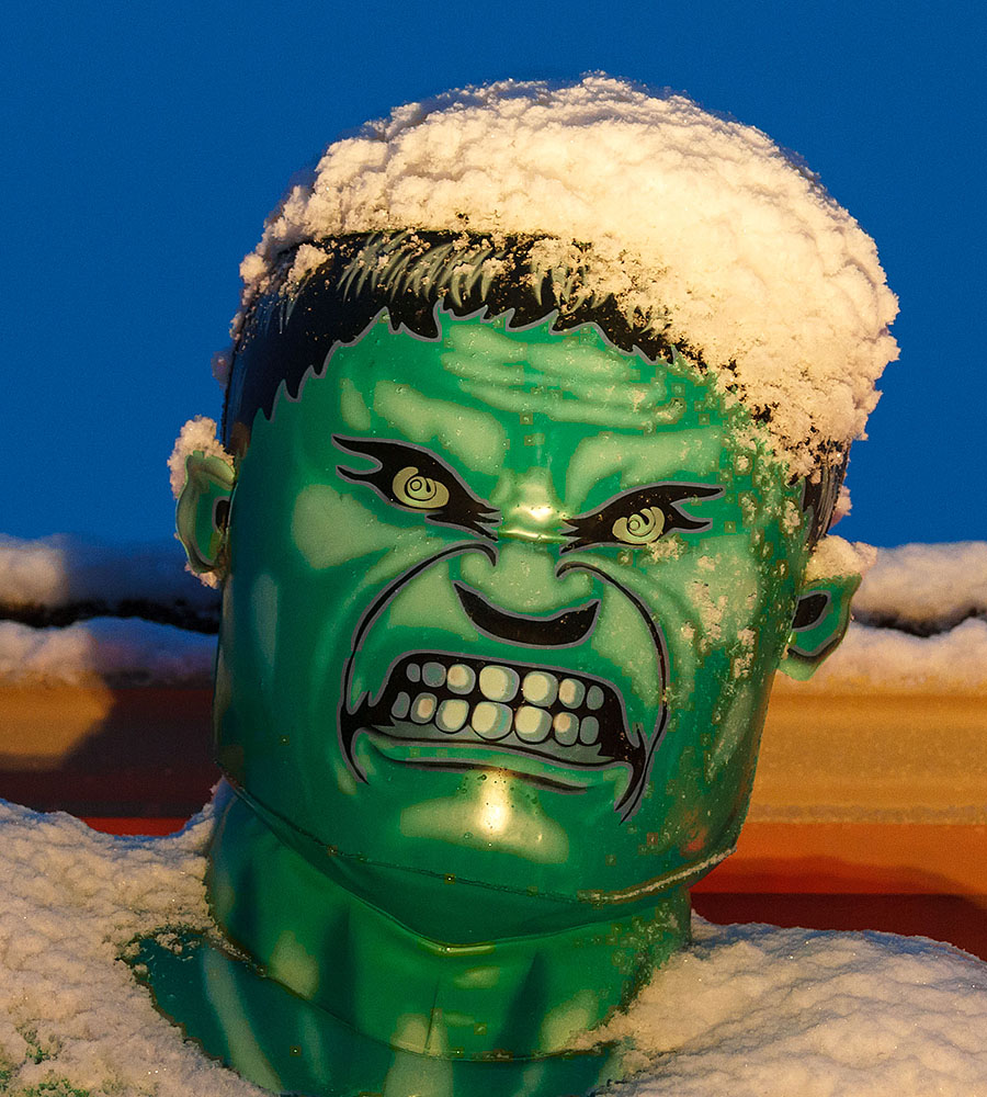 halloween hulk snow