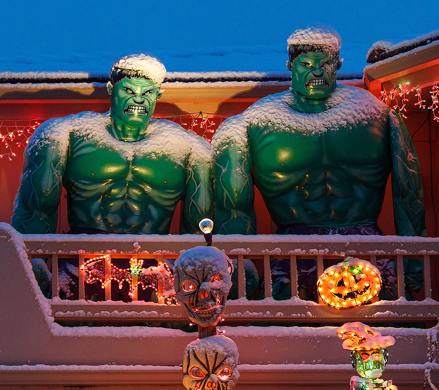 halloween hulk snow