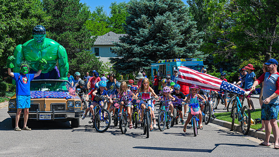 hulk in parade