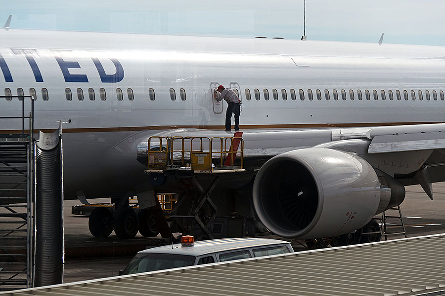 Fix United Plane