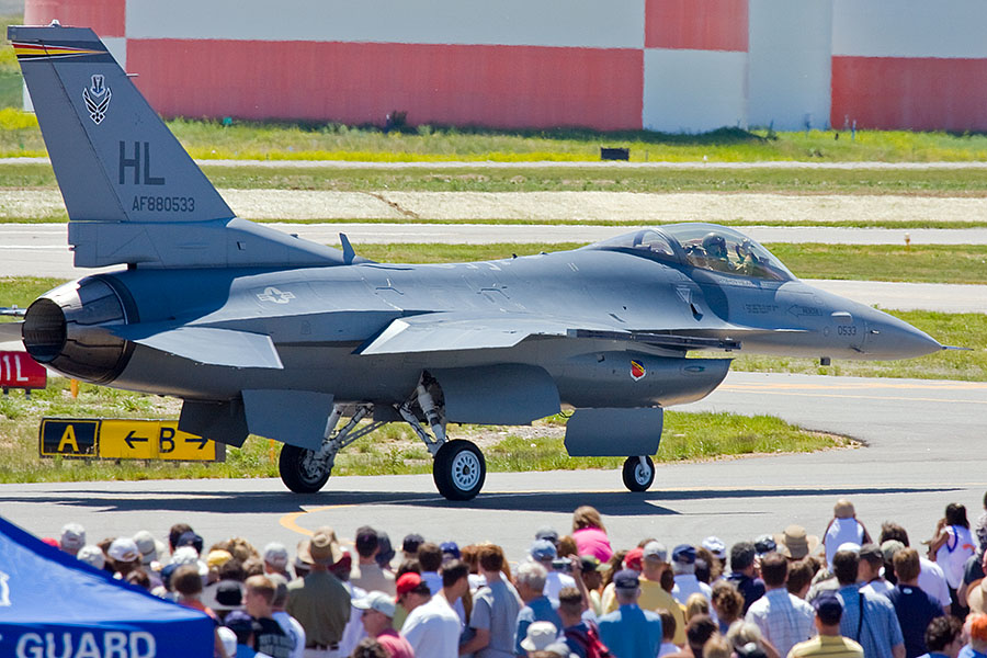rocky mountain airport airshow f16 5884