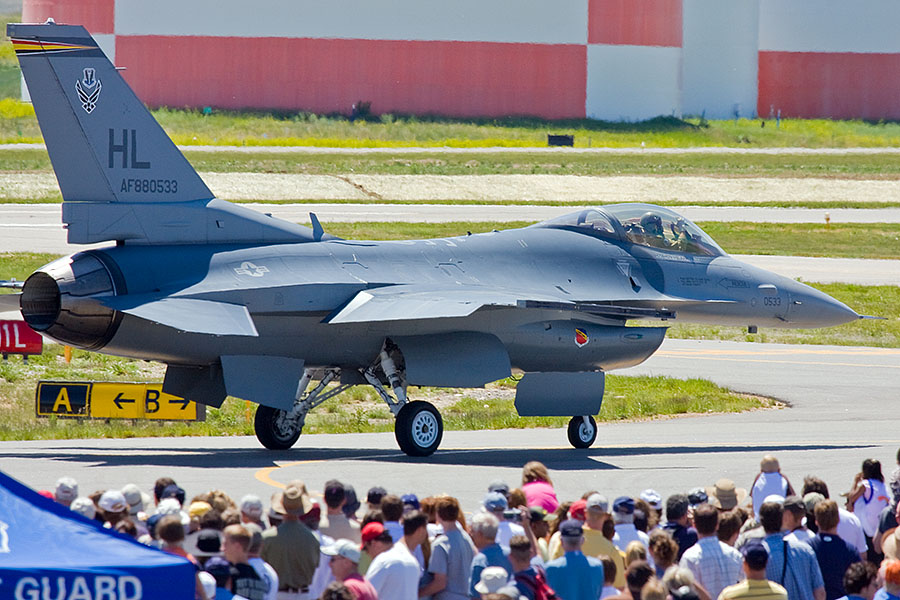 rocky mountain airport airshow f16 5884