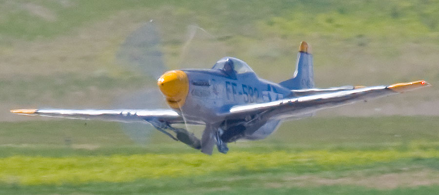 rocky mountain airport airshow p51 5886 crop