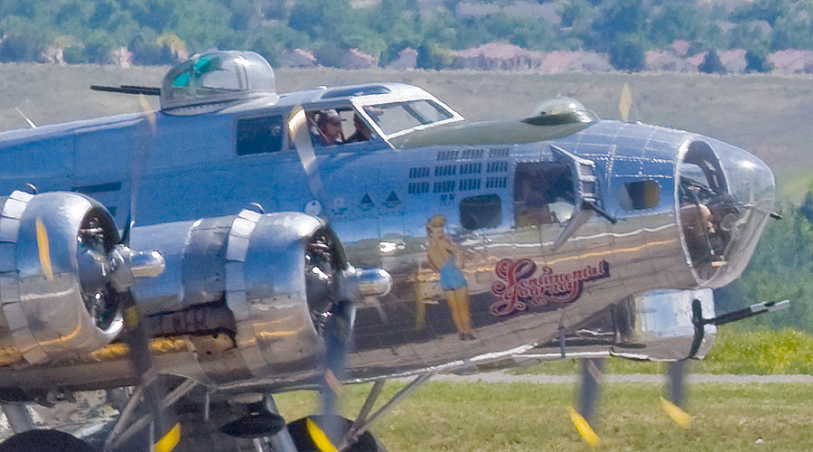 rocky mountain airport airshow b17 6049 crop